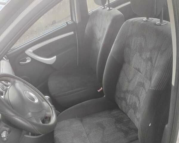 Білий Дачія Sandero, об'ємом двигуна 1.6 л та пробігом 240 тис. км за 4550 $, фото 12 на Automoto.ua