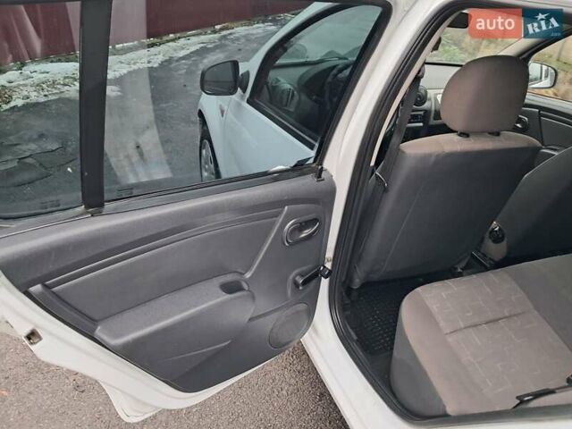 Білий Дачія Sandero, об'ємом двигуна 1.4 л та пробігом 265 тис. км за 3650 $, фото 16 на Automoto.ua