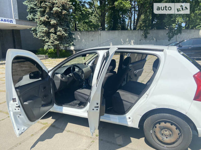 Білий Дачія Sandero, об'ємом двигуна 1.4 л та пробігом 297 тис. км за 3200 $, фото 8 на Automoto.ua