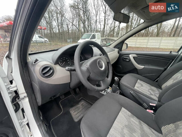 Белый Дачия Сандеро, объемом двигателя 1.2 л и пробегом 184 тыс. км за 4400 $, фото 15 на Automoto.ua