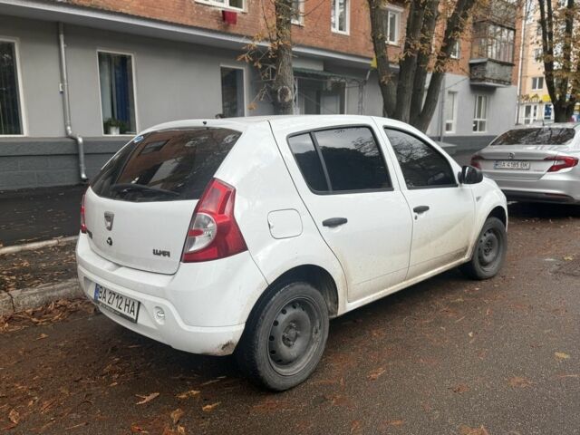 Білий Дачія Sandero, об'ємом двигуна 1.4 л та пробігом 200 тис. км за 4499 $, фото 3 на Automoto.ua