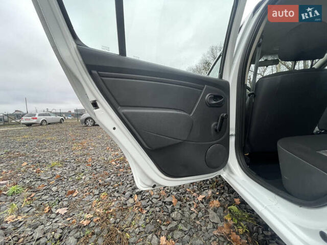 Белый Дачия Сандеро, объемом двигателя 1.2 л и пробегом 184 тыс. км за 4400 $, фото 18 на Automoto.ua