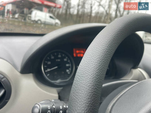 Белый Дачия Сандеро, объемом двигателя 1.2 л и пробегом 184 тыс. км за 4400 $, фото 30 на Automoto.ua