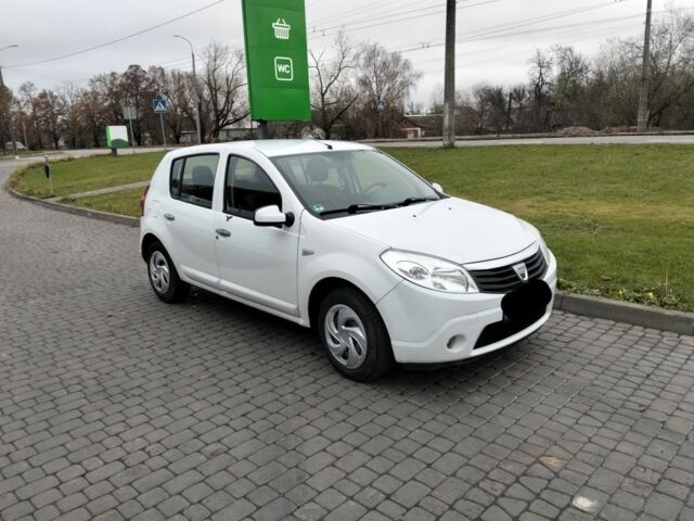 Белый Дачия Сандеро, объемом двигателя 0 л и пробегом 234 тыс. км за 3400 $, фото 2 на Automoto.ua