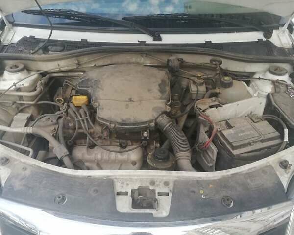 Білий Дачія Sandero, об'ємом двигуна 1.6 л та пробігом 245 тис. км за 3700 $, фото 14 на Automoto.ua