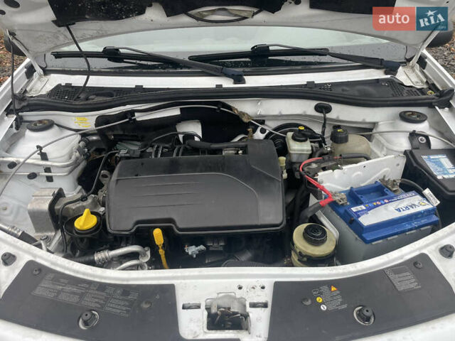 Белый Дачия Сандеро, объемом двигателя 1.2 л и пробегом 184 тыс. км за 4400 $, фото 31 на Automoto.ua