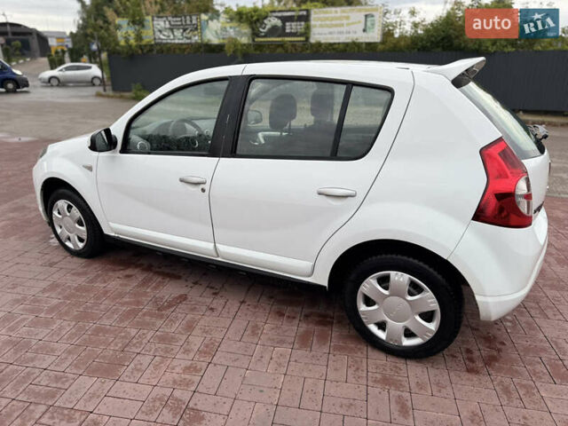 Білий Дачія Sandero, об'ємом двигуна 1.6 л та пробігом 140 тис. км за 4899 $, фото 3 на Automoto.ua