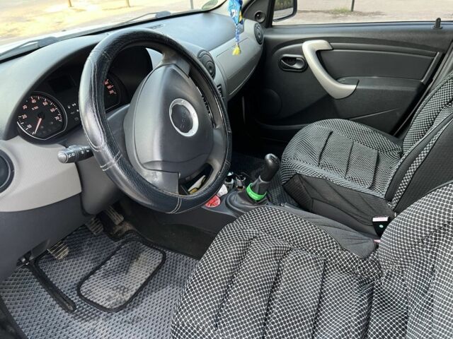 Белый Дачия Сандеро, объемом двигателя 1.1 л и пробегом 245 тыс. км за 4200 $, фото 4 на Automoto.ua