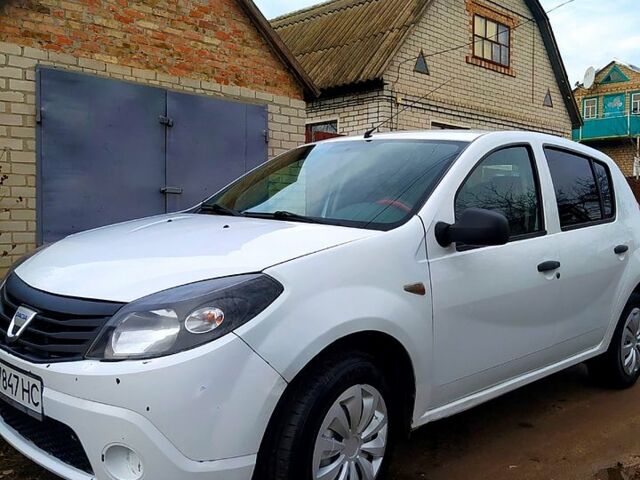 Білий Дачія Sandero, об'ємом двигуна 1.1 л та пробігом 215 тис. км за 3899 $, фото 1 на Automoto.ua