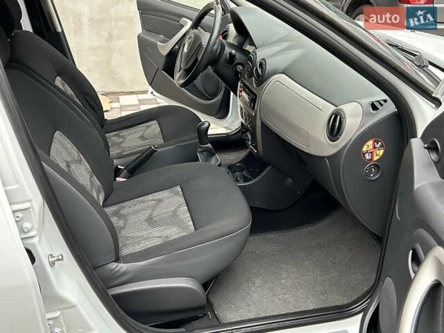 Белый Дачия Сандеро, объемом двигателя 1.2 л и пробегом 187 тыс. км за 4200 $, фото 37 на Automoto.ua