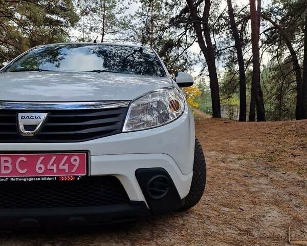Белый Дачия Сандеро, объемом двигателя 1.6 л и пробегом 141 тыс. км за 5699 $, фото 12 на Automoto.ua