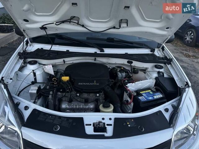 Дачия Сандеро 2009 в Любешов на Automoto.ua Белый Дачия Сандеро, объемом двигателя 1.4 л и пробегом 107 тыс. км за 4550 $, фото 38 на Automoto.ua