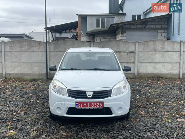 Белый Дачия Сандеро, объемом двигателя 1.2 л и пробегом 184 тыс. км за 4400 $, фото 2 на Automoto.ua