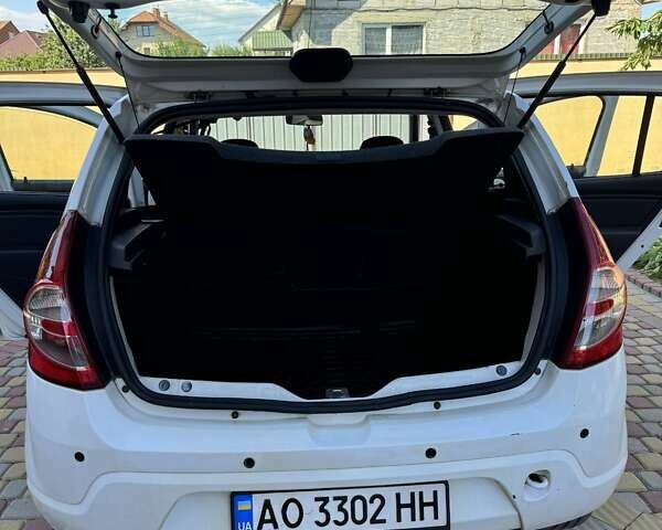 Білий Дачія Sandero, об'ємом двигуна 1.15 л та пробігом 194 тис. км за 3700 $, фото 3 на Automoto.ua