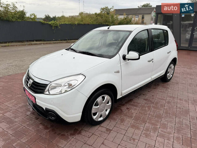 Білий Дачія Sandero, об'ємом двигуна 1.6 л та пробігом 140 тис. км за 4899 $, фото 1 на Automoto.ua
