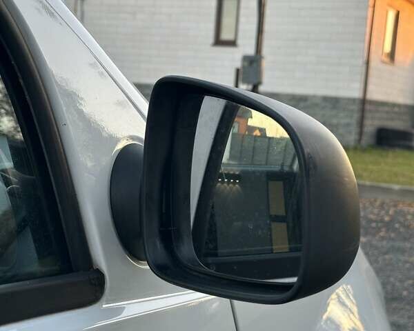 Дачия Сандеро 2009 в Любешов на Automoto.ua Белый Дачия Сандеро, объемом двигателя 1.4 л и пробегом 107 тыс. км за 4550 $, фото 15 на Automoto.ua