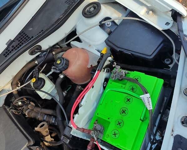 Дачия Сандеро 2009 в Днепре (Днепропетровске) на Automoto.ua Белый Дачия Сандеро, объемом двигателя 1.39 л и пробегом 275 тыс. км за 3700 $, фото 15 на Automoto.ua