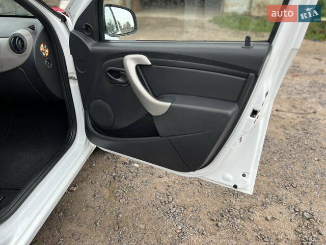 Білий Дачія Sandero, об'ємом двигуна 1.2 л та пробігом 142 тис. км за 4650 $, фото 52 на Automoto.ua