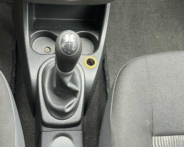 Белый Дачия Сандеро, объемом двигателя 1.2 л и пробегом 187 тыс. км за 4200 $, фото 21 на Automoto.ua