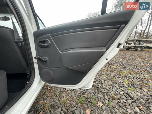 Белый Дачия Сандеро, объемом двигателя 1.2 л и пробегом 184 тыс. км за 4400 $, фото 22 на Automoto.ua