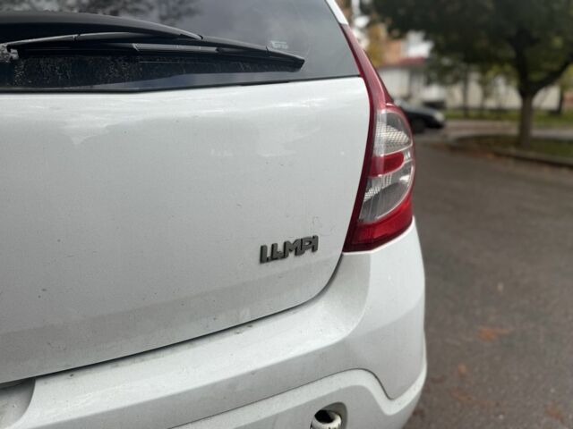 Білий Дачія Sandero, об'ємом двигуна 1.4 л та пробігом 200 тис. км за 4499 $, фото 6 на Automoto.ua