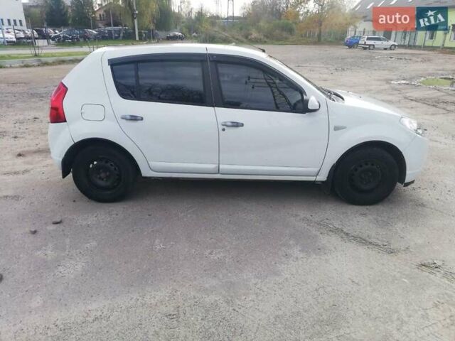Білий Дачія Sandero, об'ємом двигуна 1.6 л та пробігом 245 тис. км за 3700 $, фото 9 на Automoto.ua
