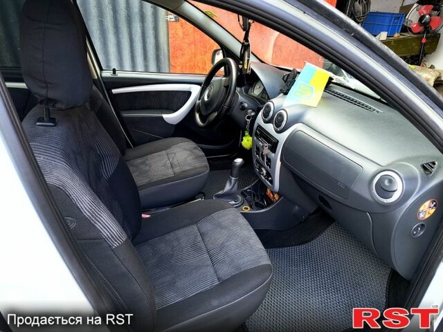 Белый Дачия Сандеро, объемом двигателя 1.6 л и пробегом 229 тыс. км за 5100 $, фото 9 на Automoto.ua