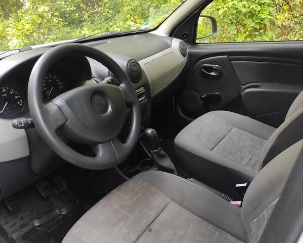 Білий Дачія Sandero, об'ємом двигуна 1.4 л та пробігом 225 тис. км за 2900 $, фото 5 на Automoto.ua