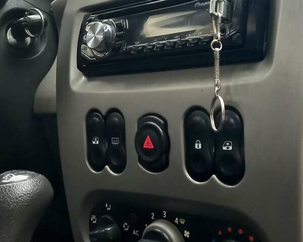 Белый Дачия Сандеро, объемом двигателя 1.2 л и пробегом 160 тыс. км за 4299 $, фото 69 на Automoto.ua