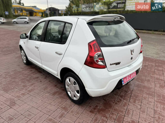 Білий Дачія Sandero, об'ємом двигуна 1.6 л та пробігом 140 тис. км за 4899 $, фото 4 на Automoto.ua