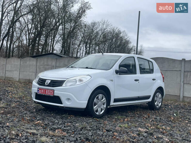 Белый Дачия Сандеро, объемом двигателя 1.2 л и пробегом 184 тыс. км за 4400 $, фото 1 на Automoto.ua