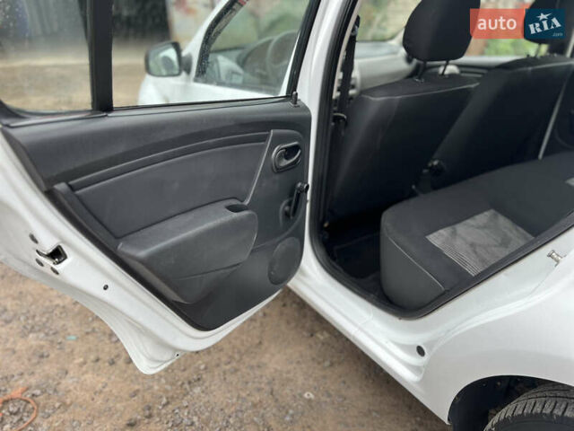 Білий Дачія Sandero, об'ємом двигуна 1.2 л та пробігом 142 тис. км за 4650 $, фото 41 на Automoto.ua
