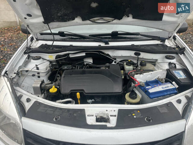 Белый Дачия Сандеро, объемом двигателя 1.2 л и пробегом 184 тыс. км за 4400 $, фото 32 на Automoto.ua