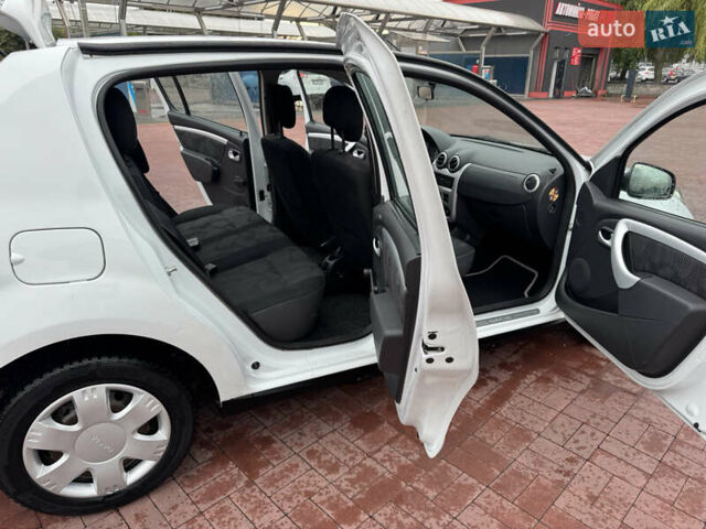 Білий Дачія Sandero, об'ємом двигуна 1.6 л та пробігом 140 тис. км за 4899 $, фото 18 на Automoto.ua