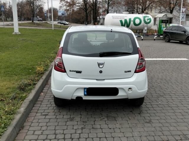 Белый Дачия Сандеро, объемом двигателя 0 л и пробегом 234 тыс. км за 3400 $, фото 3 на Automoto.ua