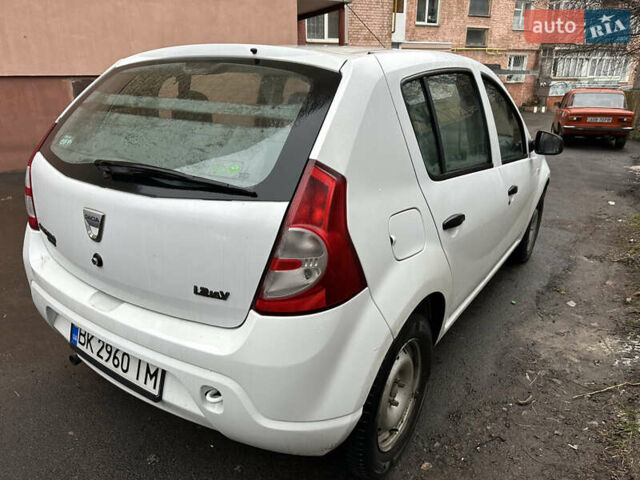 Білий Дачія Sandero, об'ємом двигуна 1.2 л та пробігом 247 тис. км за 2600 $, фото 2 на Automoto.ua