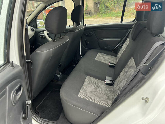 Білий Дачія Sandero, об'ємом двигуна 1.2 л та пробігом 142 тис. км за 4650 $, фото 43 на Automoto.ua