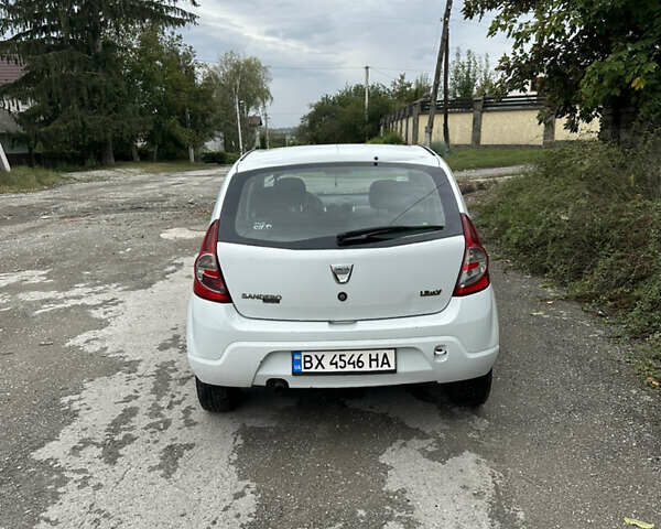Белый Дачия Сандеро, объемом двигателя 1.2 л и пробегом 120 тыс. км за 4500 $, фото 8 на Automoto.ua