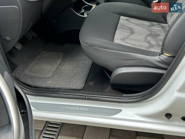 Белый Дачия Сандеро, объемом двигателя 1.2 л и пробегом 187 тыс. км за 4200 $, фото 13 на Automoto.ua