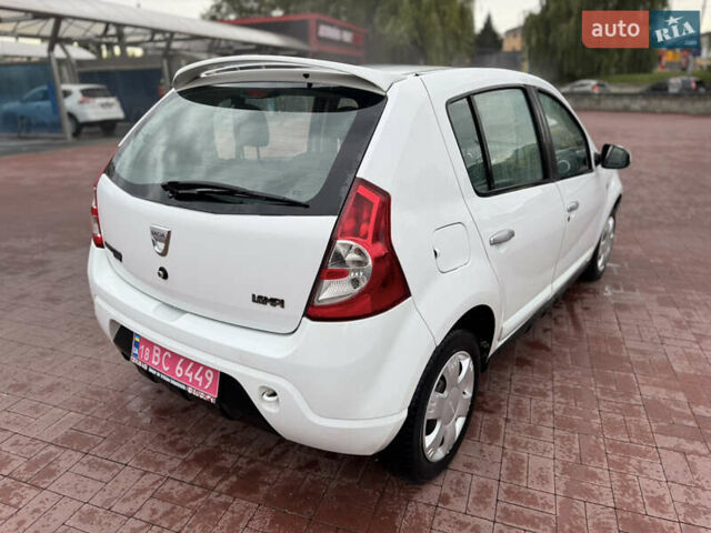 Білий Дачія Sandero, об'ємом двигуна 1.6 л та пробігом 140 тис. км за 4899 $, фото 6 на Automoto.ua