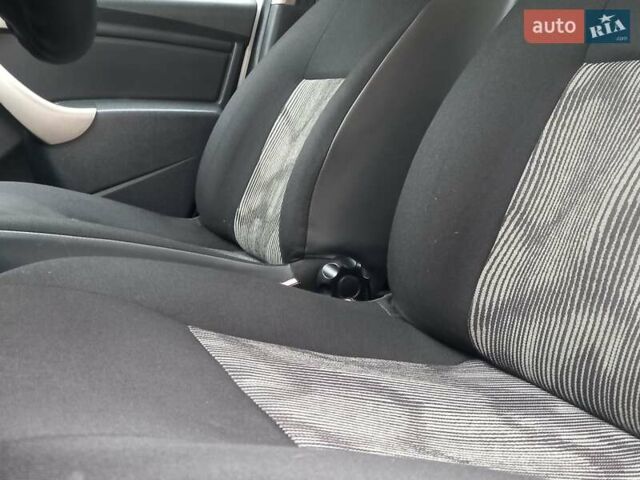 Білий Дачія Sandero, об'ємом двигуна 1.2 л та пробігом 160 тис. км за 4299 $, фото 64 на Automoto.ua