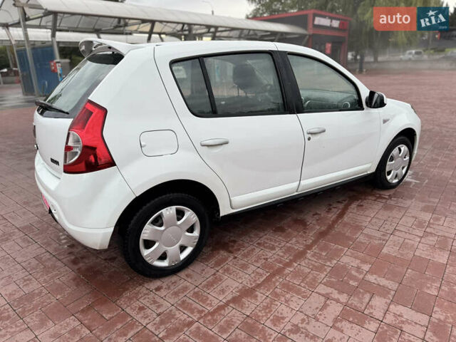 Білий Дачія Sandero, об'ємом двигуна 1.6 л та пробігом 140 тис. км за 4899 $, фото 7 на Automoto.ua