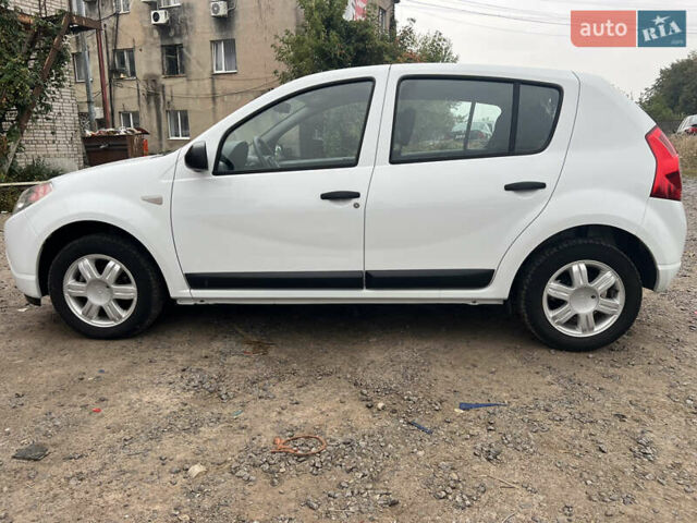 Білий Дачія Sandero, об'ємом двигуна 1.2 л та пробігом 142 тис. км за 4650 $, фото 6 на Automoto.ua