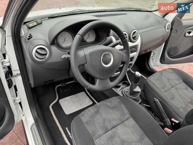 Білий Дачія Sandero, об'ємом двигуна 1.6 л та пробігом 140 тис. км за 4899 $, фото 14 на Automoto.ua