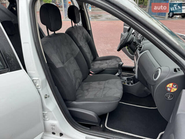 Білий Дачія Sandero, об'ємом двигуна 1.6 л та пробігом 140 тис. км за 4899 $, фото 19 на Automoto.ua