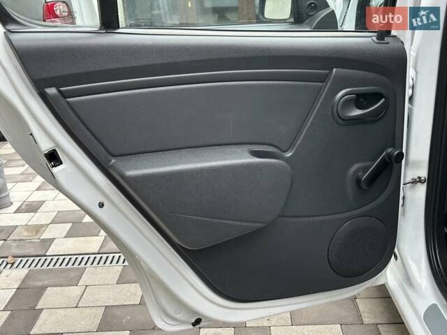 Белый Дачия Сандеро, объемом двигателя 1.2 л и пробегом 187 тыс. км за 4200 $, фото 23 на Automoto.ua