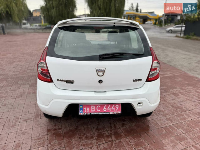 Білий Дачія Sandero, об'ємом двигуна 1.6 л та пробігом 140 тис. км за 4899 $, фото 5 на Automoto.ua