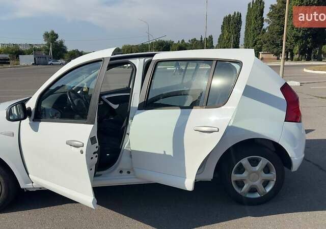 Білий Дачія Sandero, об'ємом двигуна 1.4 л та пробігом 140 тис. км за 4200 $, фото 7 на Automoto.ua