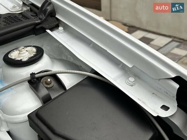 Белый Дачия Сандеро, объемом двигателя 1.2 л и пробегом 187 тыс. км за 4200 $, фото 45 на Automoto.ua