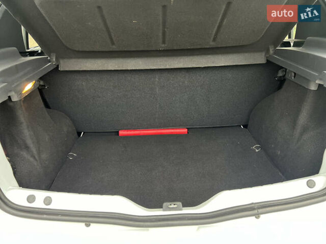 Білий Дачія Sandero, об'ємом двигуна 1.2 л та пробігом 142 тис. км за 4650 $, фото 47 на Automoto.ua